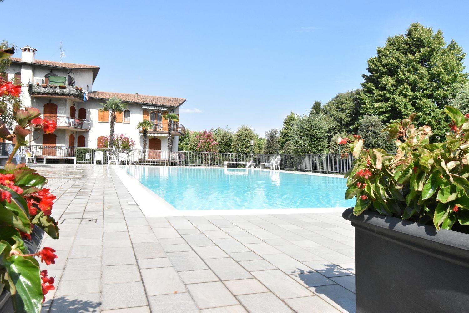 I Limoni Bilocale In Residence Con Piscina Peschiera del Garda Luaran gambar