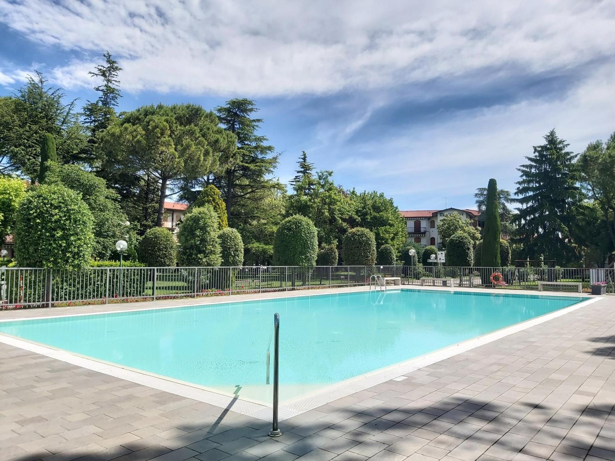 I Limoni Bilocale In Residence Con Piscina Peschiera del Garda Luaran gambar